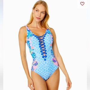 NWT LILLY PULITZER Isle Lattice One Piece Size 4